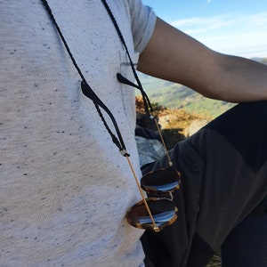 Brillenband «Waikiki» handgemacht in der Schweiz schlichtes Design Makramee Sonnenbrille Lesebrille