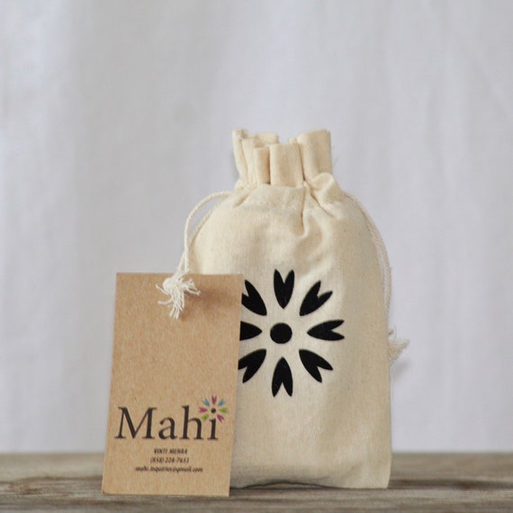 Sustainable Cotton Pouches for Eco-Friendly Gifting - Earth-Conscious Reusable Bags, Gift Card Holder