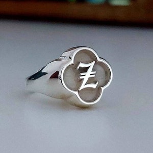 Anillo con inicial en inglés antiguo personalizado – Anillo con letra gótica personalizada – Anillo con sello de plata de ley – Anillo unisex para el meñique – Regalo para él o para ella