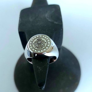 personalized ring,silver ring,signet ring,custom signet ring,university ring,statement ring,family crest ring,round ring,grad ring,gift ring