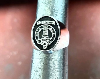 Family crest ring,personalized ring,large ring,custom designs ring,signet ring,engraved ring,mens ring,üniversity ring,oval signet ring,gift