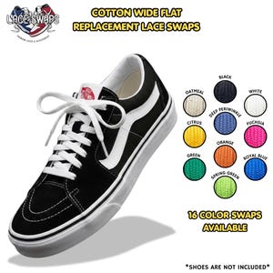 Puede incluir: Cordones planos anchos de algodón para zapatillas, mostrados con un zapato negro y blanco con cordones blancos. Una carta de colores muestra 16 opciones incluyendo oatmeal, negro, blanco, citrus, deep periwinkle, fuchsia, verde, naranja, royal blue y spring green. Texto: COTTON WIDE FLAT REPLACEMENT LACE SWAPS, 16 COLOR SWAPS AVAILABLE, SHOES ARE NOT INCLUDED.
