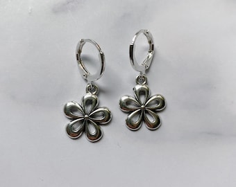 Silver hippy flower huggies | Flower earrings | Silver plated huggies | Indie earrings | Hippy earrings | Gift for her