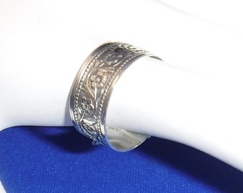 Sterling Silver Band Ring, Stackable, Floral Pattern, Wide Band, 2.1g, size 6 3/4