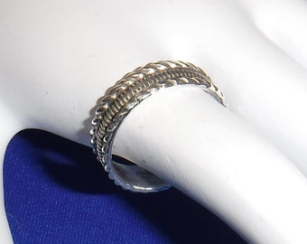Sterling Silver Band Ring, Stackable, Patterned, Thick Band, 3.2g, size 6 1/2