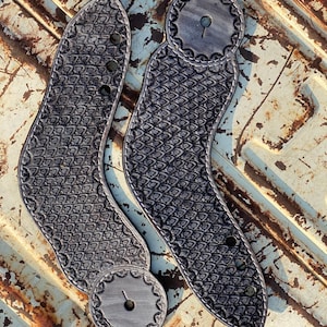 Dove winged spur straps