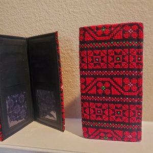 Cartera de cuero con bordado hecho a mano (tarjetero)