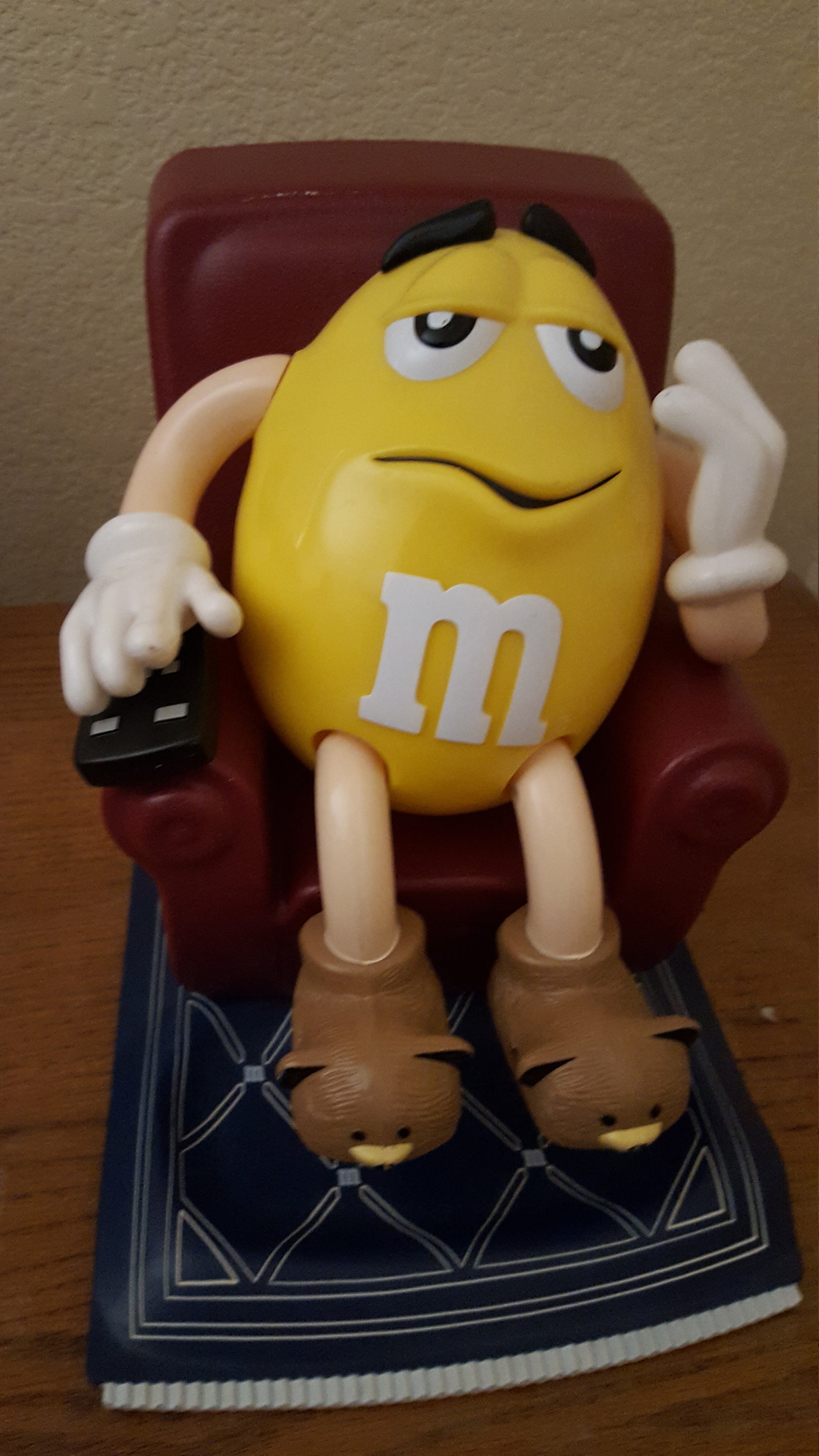 M&M Yellow with present dispenser FROM EUROPE