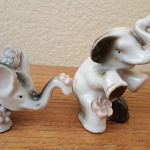 Vintage Ceramic Elephants Pair with Daisy on trunks
