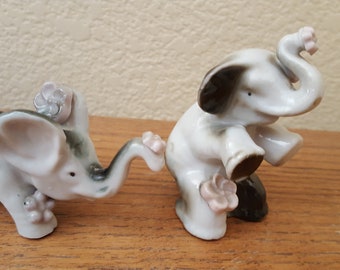Vintage Ceramic Elephants Pair with Daisy on trunks
