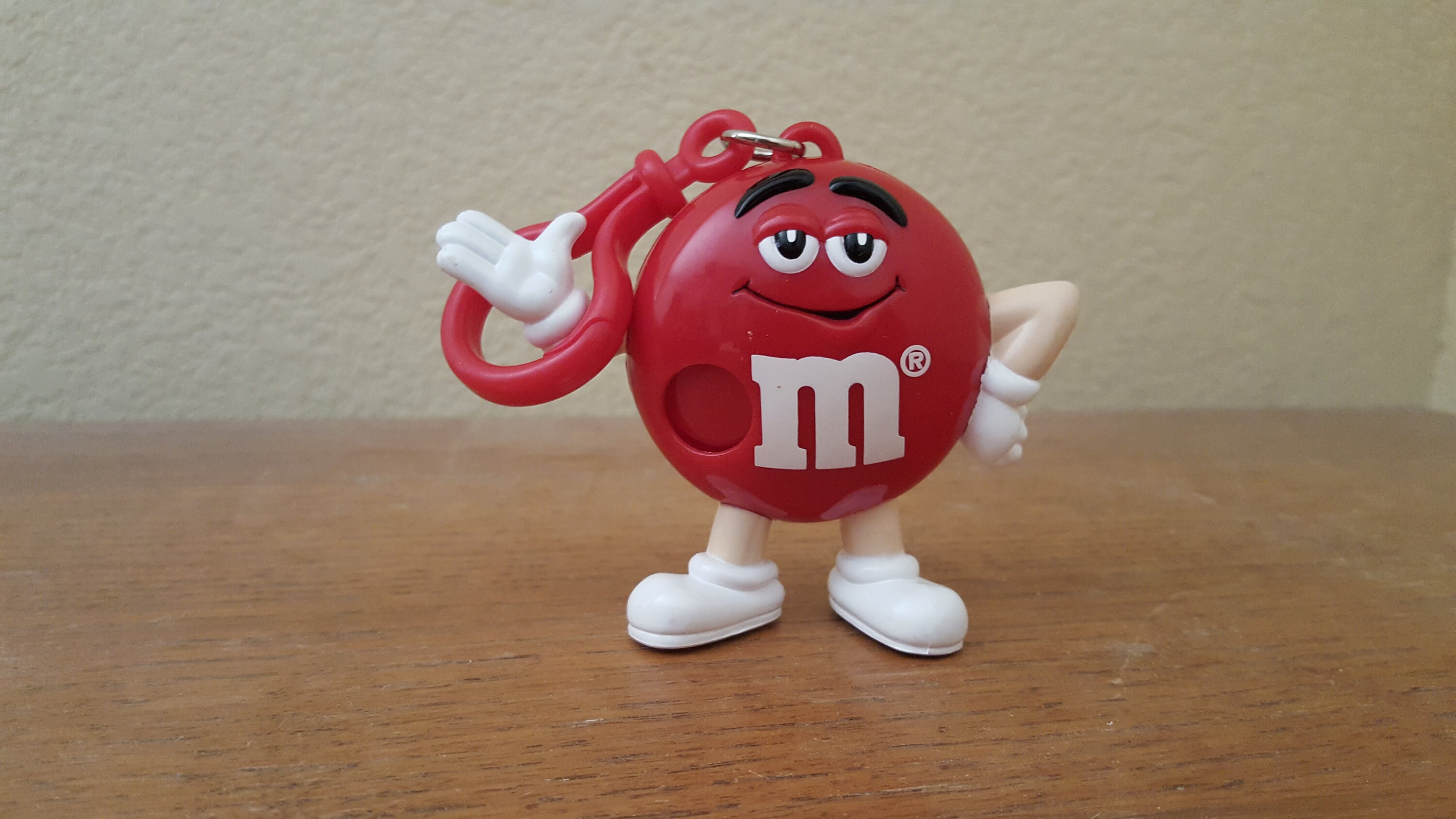3 ヴィンテージ M&Ms 赤または黄色のキャンディ ディスペンサー キー 