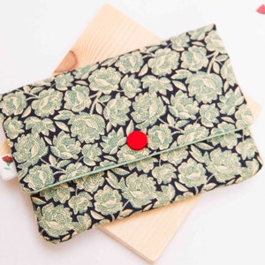 Große Handtasche mit Blumenmuster in Blau