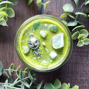 Alien Abduction UFO Candle - Pistachio & Salted Caramel