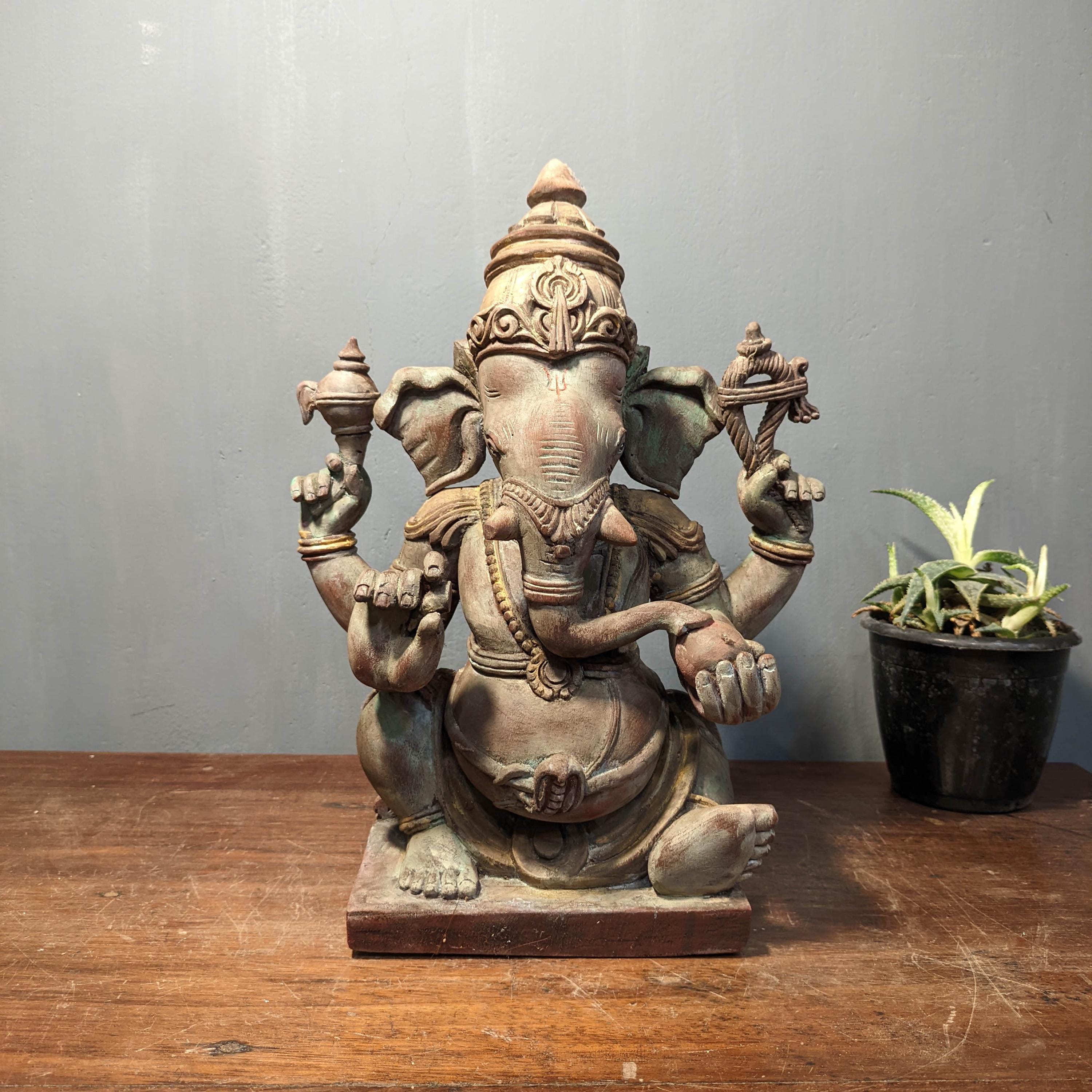 手彫りのジャックウッド製ガネーシャ像：アンティーク仕上げの木製彫刻