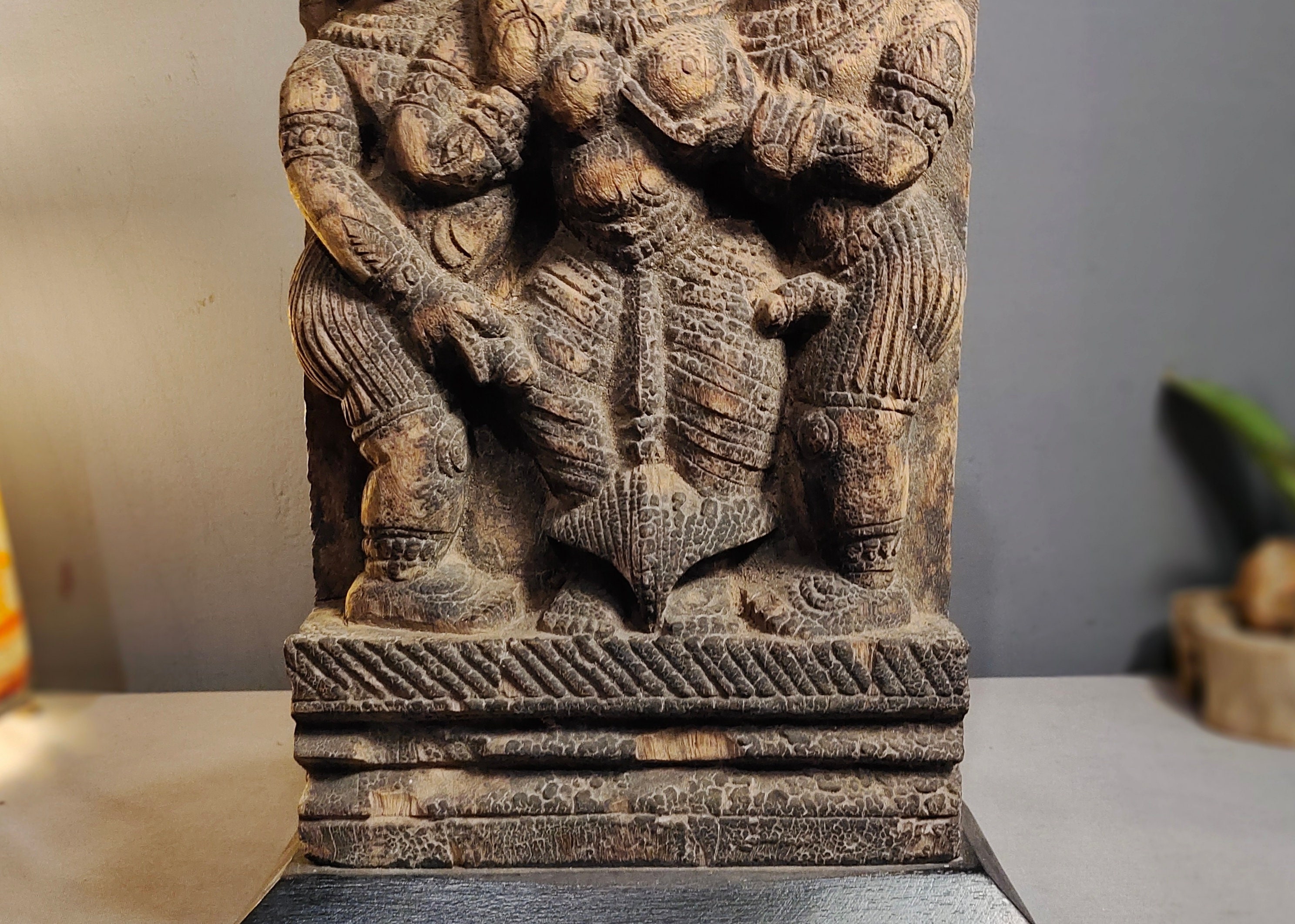 古代インドのアンティーク木製手彫りの希少なカーマスートラ像