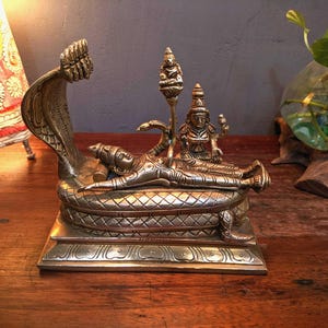 Indian Brass Statue of Divine Lord Vishnu Anantha Shayanam Resting on Serpent Adishesha Hindu God Spiritual Figurine Home Pooja Temple Decor