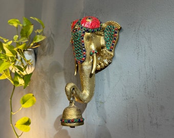 Adorno de pared de Ganesha de latón con campana: Decoración de dioses hindúes