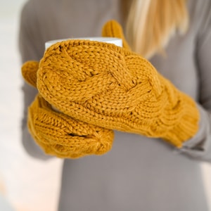 Cable Knit Winter Mittens - Warm Cozy Women&#39;s Gloves