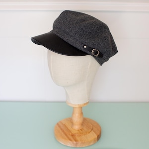 Gray Women's Baker Boy Cap Newsboy Newsie Paperboy Fiddler Cabbie Hat Flat Beret in Black Tweed for Fall Winter Spring Season