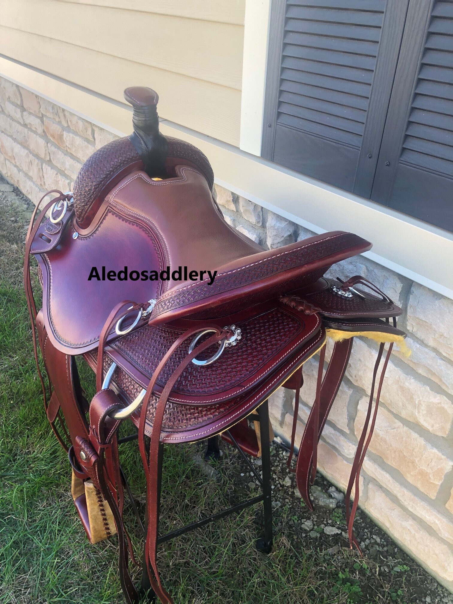 Selle De Ranch En Cuir Sculptée à La Main - Taille 15", 16" Ou 17", Marron, Neuve
