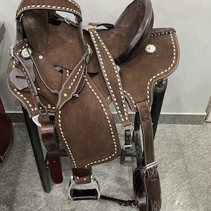 Western Brown strip Down Barrel Racer by Aledosaddlery with Tack
