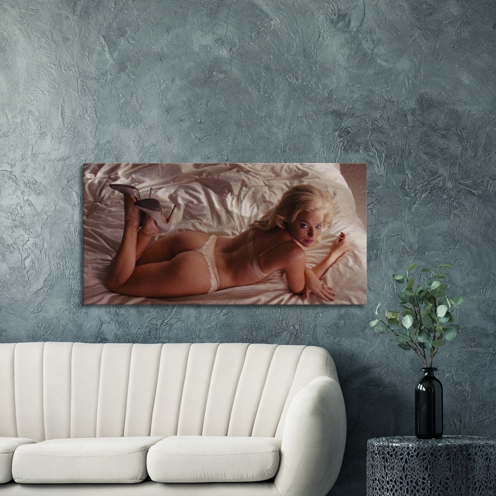Robbie naked wall margot street of wolf