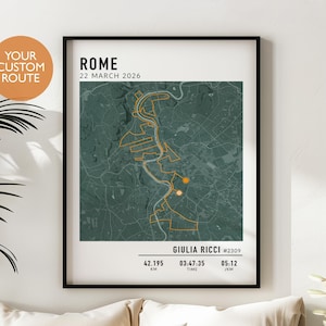 Könnte beinhalten: Gerahmter Kunstdruck mit einer individuellen Routenkarte in Rom, Italien. Die Karte ist grün mit einem goldenen Routen-Overlay. Der Text enthält "ROME 22 MÄRZ 2026" und "GIULIA RICCI #2309" mit Entfernungs-, Zeit- und Tempoangaben.