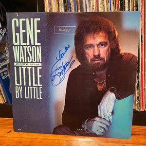 Country Music Legend! GENE WATSON Autographed MCA-27066 \u201cOld Loves Never Die\u201d Vintage Record Album