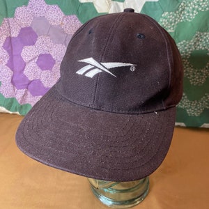 topi reebok original'
