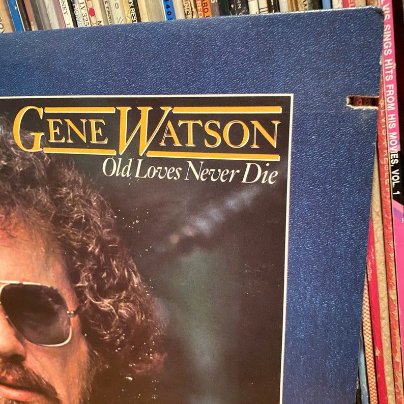Country Music Legend! GENE WATSON Autographed MCA-27066 \u201cOld Loves Never Die\u201d Vintage Record Album