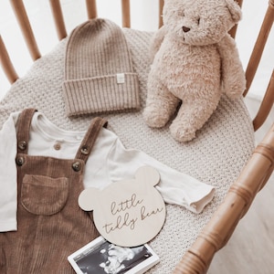 Little teddy bear, wooden milestone, wooden disc, aus holz, newborn photography, teddy bear, kinderzimmer, nursery, decor, babyzimmer, wood