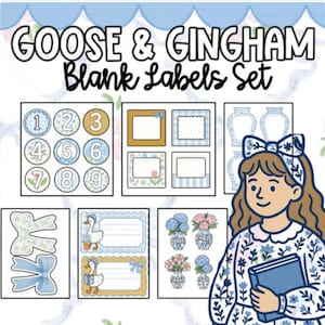 Könnte beinhalten: Ein Set leerer Etiketten im blau-weißen Vichy-Muster. Die Etiketten enthalten Zahlen, Rahmen, Schleifen, Gänse und Blumendesigns. Der Text "GOOSE & GINGHAM Blank Labels Set" steht oben. Ein Cartoon-Mädchen hält ein Buch.