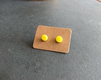 Mini kleine gelbe Polymer Clay Dot Sterling Silber Regenbogen Farbe Ohrstecker, Geschenk für Sie