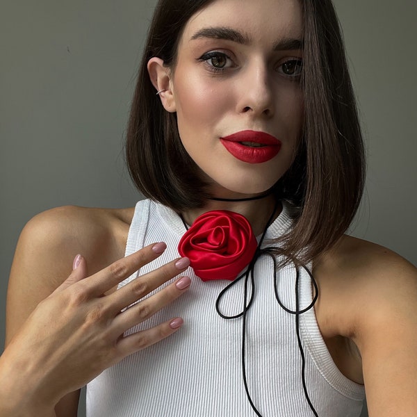 Gargantilla de rosa de satén rojo, collar de flores negro hecho a mano, rosa grande de seda rosa