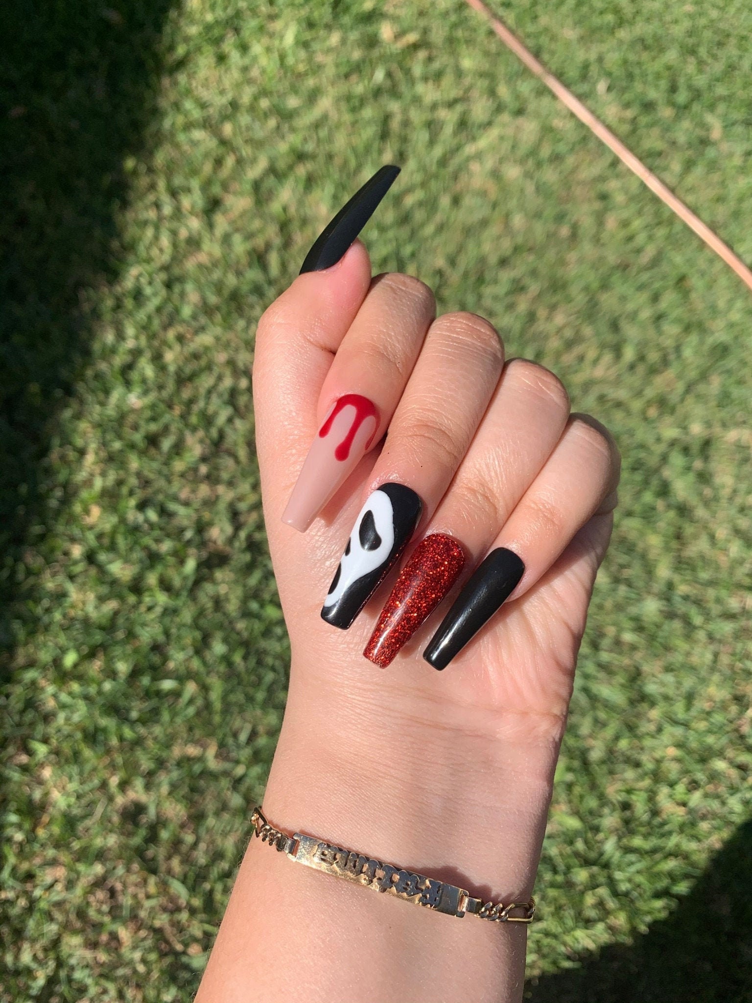 Scream Press On Nails