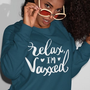 Relax I'm Vaxxed - Sudaderas con capucha/ sudaderas, camisa vintage de vacunas, camisa pro vacunas, vacunas salva vidas