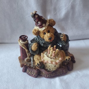 Boyds Bears & Friends The Bearstone Collection GCC EXCLUSIVE Gary M. Bearenthal &quot;Happy Birthday You Old Bear&quot; 228321RS (Retired)