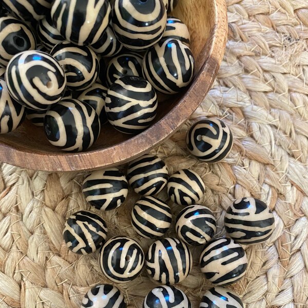 Zebra Bombona Seeds, Batik Bombona Seeds, Tagua Jewelry, Seed Jewelry, Safari Jewelry, Tribal Jewelry, Pack of 20 pcs 15-20mm