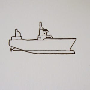 Dibujo en tinta de un icono de barco en blanco y negro