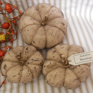 Primitive Pumpkins -Set of 3-grunged up pumpkins/Early Goods/Colonial/grnged up muslin and twine
