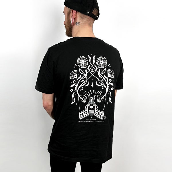 Unisex T-shirt - black and white graphic tees - Illustration T-shirts. floral textile print |  100% Bio Cotton