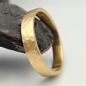 Gold Wedding Band, Solid Gold Hammered Ring, Men&#39;s Wedding Band, Women&#39;s Gold Ring, Everyday Gold Ring
