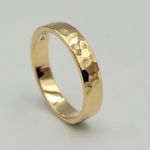 Gold Wedding Ring, 14K Solid Gold Hammered Band, Rustic Men&#39;s Wedding Band, Yellow Solid Gold Ring, Hammered Texture Women&#39;s Ring