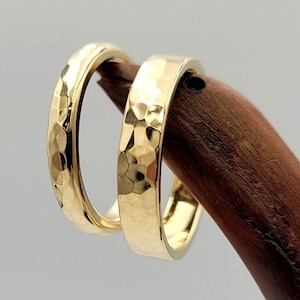 Gehämmertes Ehering-Set, 14K Gold Ehering Set, Gold für ihn und ihre Ringe, Paargeschenk, rustikale Goldbänder, gehämmerte passende Ringe