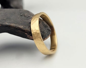 Gold Wedding Band, Solid Gold Hammered Ring, Men's Wedding Band, Women's Gold Ring, Everyday Gold Ring