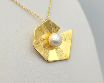 Floral Pearl Pendant Necklace, 24k Gold Plated Daisy, Handmade