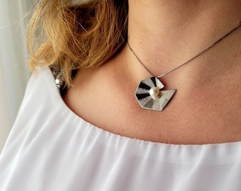 Sterling Silver Floral Necklace with a Pearl, Flower Silver Necklace, Pearl Jewelry, Nature Inspired, Daisy Pendant, Elegant Gift For Her