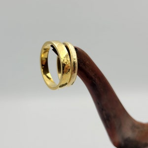 Conjunto de anillos de boda martillados, conjunto de alianzas chapadas en oro, anillos para él y para ella, regalo para parejas, anillos de compromiso rústicos, anillos a juego martillados imagen 6
