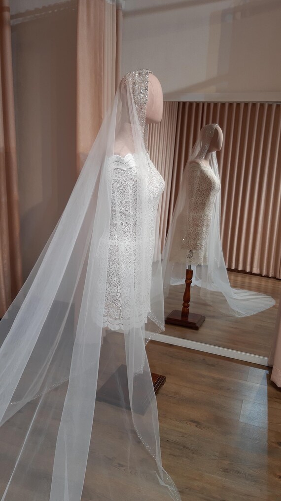 Beaded Mantilla Wedding Veil: Rhinestone Crystal Fingertip  display picture 2