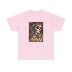 Camiseta unisex La Pumpkin Spice, estilo carta del tarot de la lotería del Día de los Muertos, regalo perfecto para amantes del café, camiseta mexicana, regalo para amantes del otoño